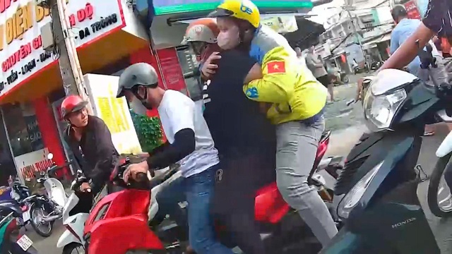 TP. Hồ Chí Minh: Đột kích ổ ma túy liên tỉnh, bắt giữ "ông trùm" trốn truy nã từng mang án giết người - Ảnh 2.