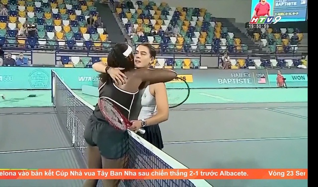 Hạt giống số 3 Clara Tauson vào tứ kết WTA 500 Abu Dhabi Open - Ảnh 1.