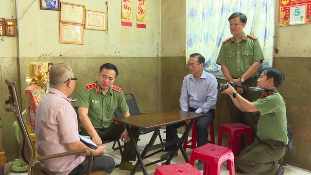 Trung tướng Mai Hoàng thăm, chúc Tết các gia đình chính sách dịp Tết Nguyên đán Bính Ngọ 2026 - Ảnh 2.