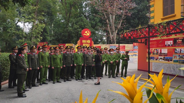 Hàng ngàn lượt khách trong và ngoài nước đến tưởng nhớ, tri ân tại Khu di tích Chủ tịch Hồ Chí Minh tại Phủ Chủ tịch- Ảnh 3.