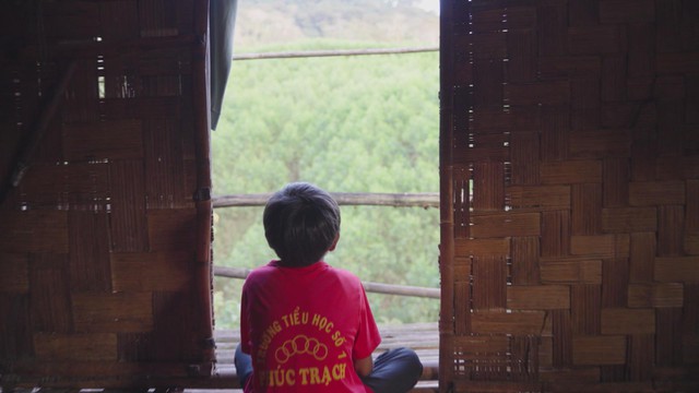 Niềm vui “lớp học mới” nơi điểm trường Cồn Roàng - Ảnh 2.