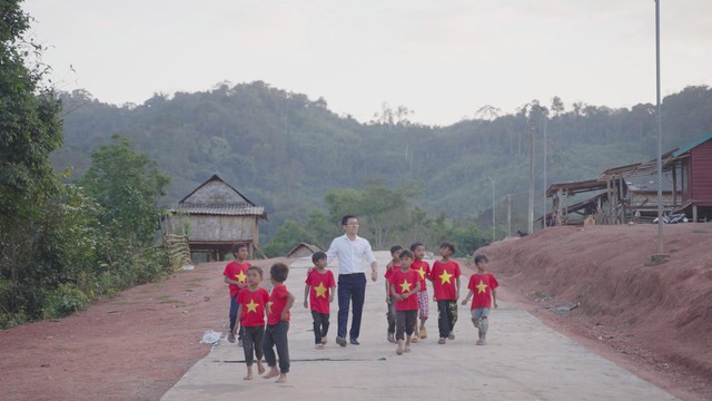Niềm vui “lớp học mới” nơi điểm trường Cồn Roàng - Ảnh 5.