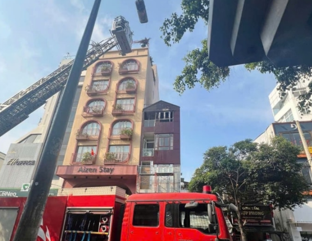 Cháy nhà 5 tầng ở trung tâm Thành phố Hồ Chí Minh - Ảnh 2.