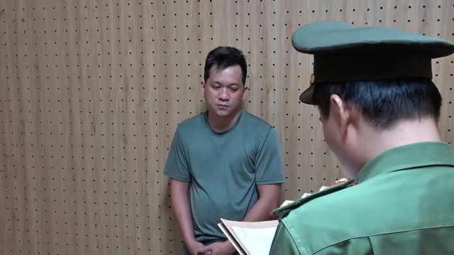 Khởi tố đối tượng tàng trữ, mua bán trái phép vũ khí quân dụng tại TP. Hồ Chí Minh - Ảnh 1.