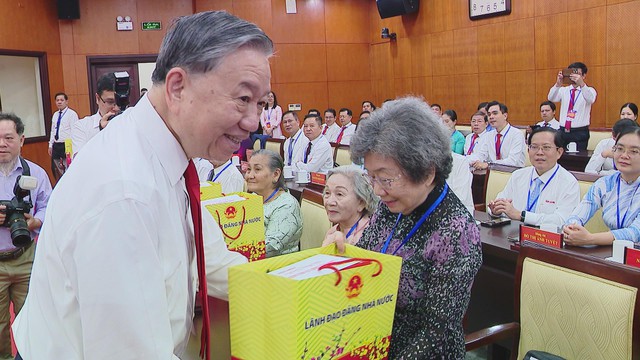 Thời sự HTV ngày 9/2/2026 | Tổng Bí thư Tô Lâm thăm, chúc Tết Đảng bộ, chính quyền, nhân dân Thành phố Hồ Chí Minh - Ảnh 1.