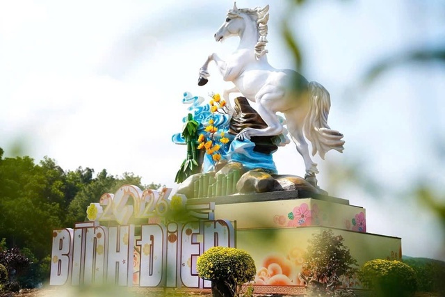 Mãn nhãn với loạt linh vật ngựa Bính Ngọ 2026 độc đáo khắp 3 miền - Ảnh 4.