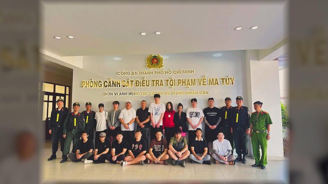 60 Giây ngày 9/2/2026 | TP. Hồ Chí Minh: Đột kích quán bar, phát hiện 17 thanh niên dương tính ma túy - Ảnh 1.