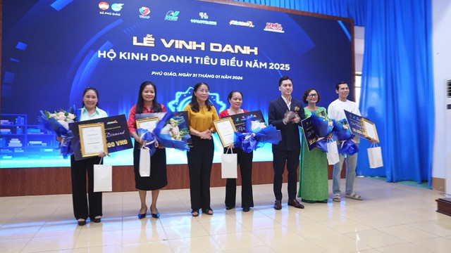 Chương trình 60 Giây ngày 9/2/2026 | Hải sản về nhiều dịp Tết, ngư dân Phan Thiết hứng khởi - Ảnh 3.