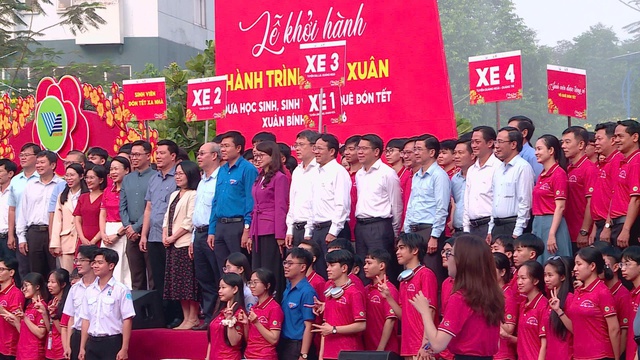 "Hành trình mùa xuân" đưa hơn 300 sinh viên về quê đón Tết Bính Ngọ 2026 - Ảnh 3.