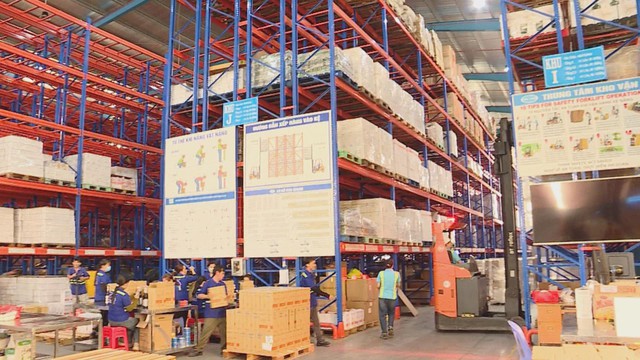 TP. Hồ Chí Minh: "Cơn khát" lao động phổ thông dịp cao điểm Tết - Ảnh 4.