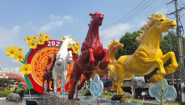 Mãn nhãn với loạt linh vật ngựa Bính Ngọ 2026 độc đáo khắp 3 miền - Ảnh 13.