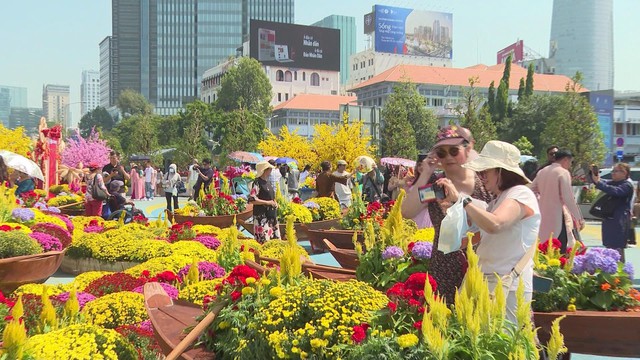 TP. Hồ Chí Minh: Rộn ràng những ngày cận Tết - Ảnh 5.