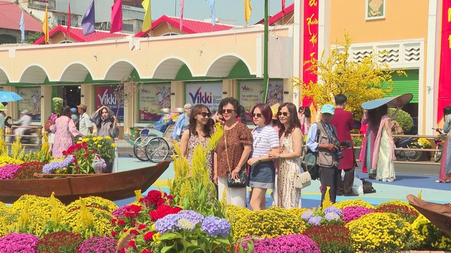 TP. Hồ Chí Minh: Rộn ràng những ngày cận Tết - Ảnh 6.