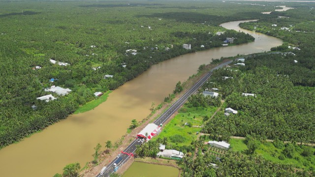 60 Giây ngày 1/3/2026 | Mưa trái mùa gây thiệt hại nặng cho diêm dân Cà Mau- Ảnh 4.