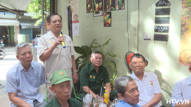 Độc đáo mô hình cà phê sáng mạn đàm tiểu sử ứng cử viên- Ảnh 2.