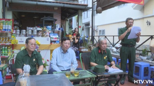 Độc đáo mô hình cà phê sáng mạn đàm tiểu sử ứng cử viên- Ảnh 3.