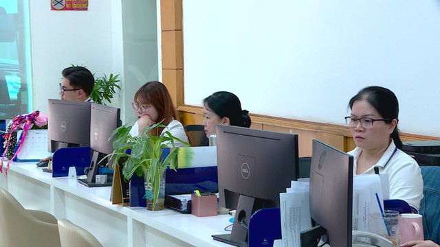 Thị trường chứng khoán Việt Nam trải qua phiên giảm mạnh nhất lịch sử - Ảnh 3.