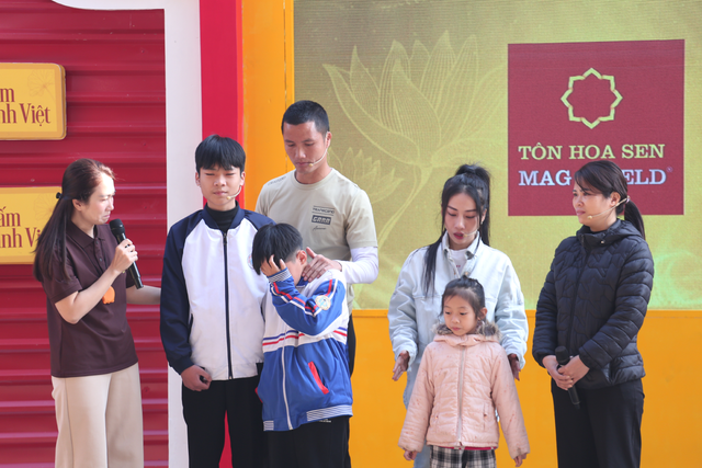 MC Thanh Thảo bật khóc khi nghe: "Con sợ mất mẹ, không biết phải tựa vào ai"- Ảnh 4.