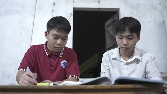 Mái ấm gia đình Việt: Cha mất vì đột tử, ba anh em bật khóc sợ mất mẹ - Ảnh 4.