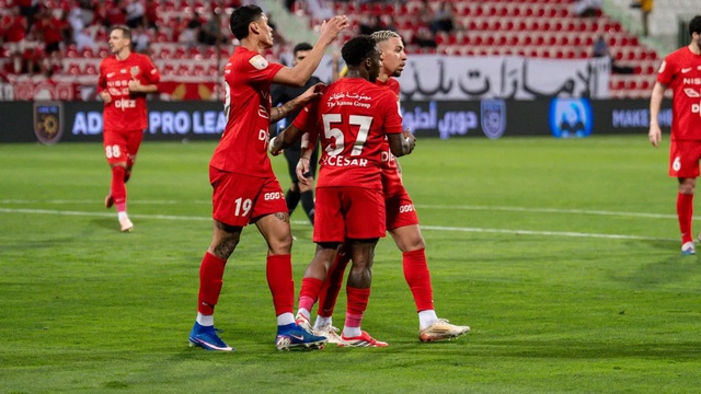 Shabab Al Ahli vươn lên ngôi đầu Giải vô địch UAE - Ảnh 1.