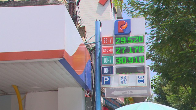 Mạnh tay chi quỹ bình ổn để "hạ nhiệt" cơn sốt xăng dầu. - Ảnh 2.