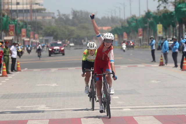Chặng 4 UCI Biwase Cup: Nguyễn Thị Thật giành Áo xanh thuyết phục - Ảnh 4.
