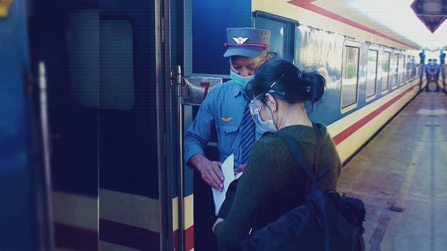 60 giây ngày 13/3/2026 I Giá xăng RON95 tăng 335 đồng, dầu tăng 2.500 đồng/lít - Ảnh 1.