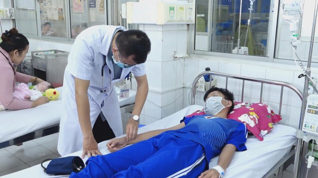 60 giây ngày 13/3/2026 I Giá xăng RON95 tăng 335 đồng, dầu tăng 2.500 đồng/lít - Ảnh 3.