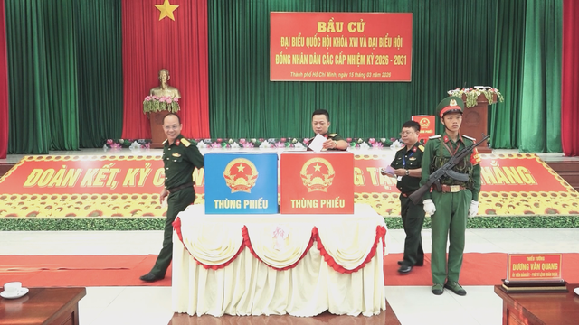 Cán bộ, chiến sĩ Quân đoàn 34 tích cực tham gia ngày hội bầu cử - Ảnh 3.