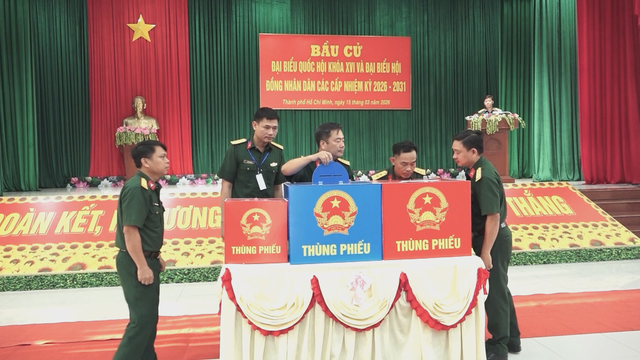 Cán bộ, chiến sĩ Quân đoàn 34 tích cực tham gia ngày hội bầu cử - Ảnh 4.
