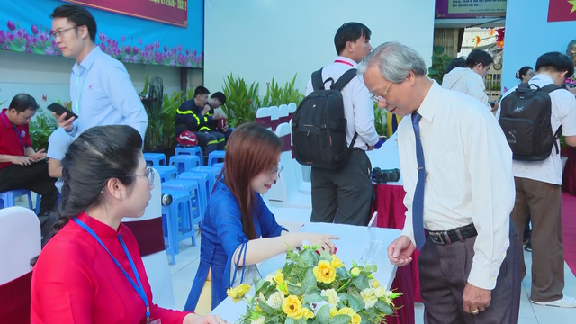 Cử tri phường Tân Định nô nức tham gia ngày hội bầu cử - Ảnh 2.