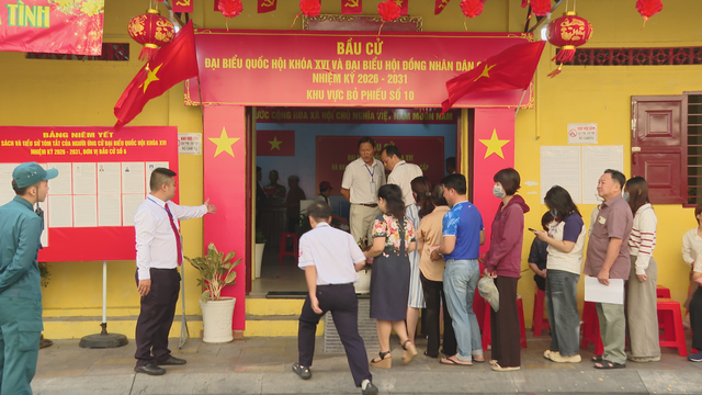 Cử tri phường Tân Định nô nức tham gia ngày hội bầu cử - Ảnh 3.