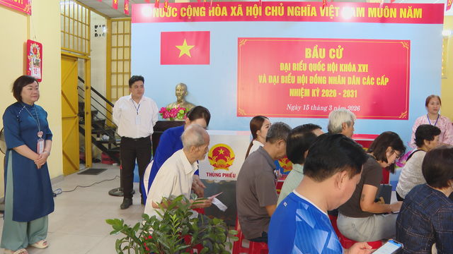 Cử tri phường Tân Định nô nức tham gia ngày hội bầu cử - Ảnh 4.