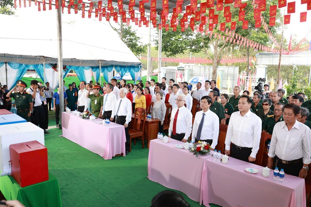 [Trực tiếp] Cầu truyền hình “Ngày hội non sông”: Nhiều gia đình cùng nhau đi bầu - Ảnh 6.