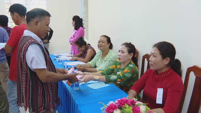 Cử tri đồng bào Châu Ro tại xã Kim Long nô nức tham gia ngày hội bầu cử - Ảnh 4.