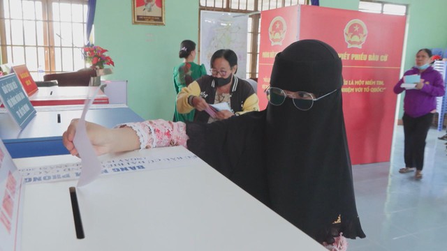 Cử tri đồng bào Chăm tại xã Minh Thạnh tích cực tham gia ngày hội bầu cử - Ảnh 3.