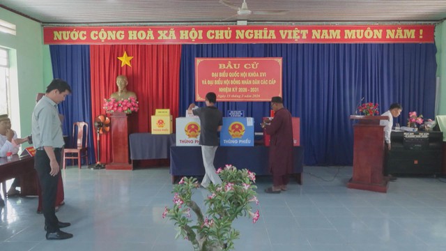 Cử tri đồng bào Chăm tại xã Minh Thạnh tích cực tham gia ngày hội bầu cử - Ảnh 4.