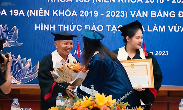 Người chung quanh ta: Tôi học thay phần của con tôi - Ảnh 1.
