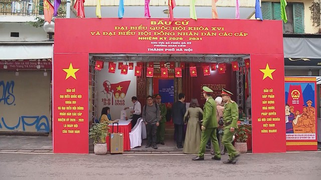 Cử tri Thủ đô nô nức đi bầu cử tại địa chỉ đỏ 48 Hàng Ngang - Ảnh 5.