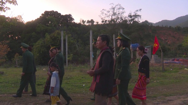 Cử tri các dân tộc tại Quảng Ngãi nô nức tham gia ngày hội bầu cử - Ảnh 4.