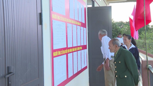 Cử tri các dân tộc tại Quảng Ngãi nô nức tham gia ngày hội bầu cử - Ảnh 5.