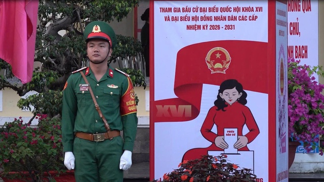 Cán bộ, chiến sĩ Quân khu 5 tích cực tham gia ngày hội bầu cử - Ảnh 2.