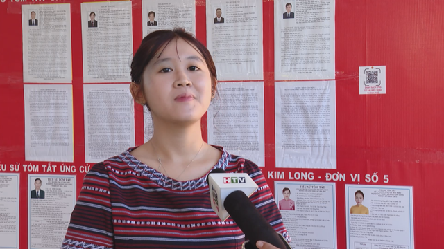 Cử tri đồng bào Châu Ro rộn ràng mặc trang phục truyền thống đi bầu cử - Ảnh 4.