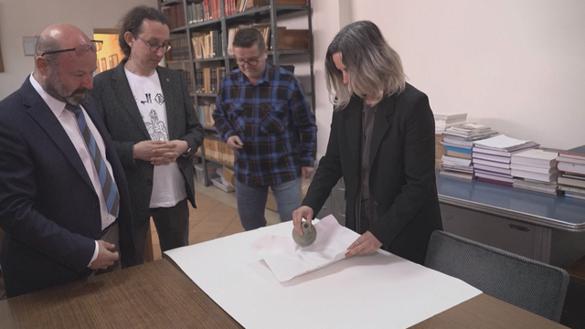 Phát hiện khảo cổ: Người La Mã cổ đại sử dụng phân người làm dược liệu - Ảnh 1.