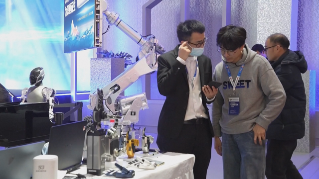 AWE 2026: Trưng bày loạt robot thông minh dùng vào đời sống - Ảnh 1.