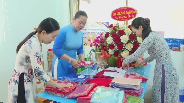 TP. Hồ Chí Minh lan tỏa mô hình “Tủ áo dài yêu thương” - Ảnh 5.