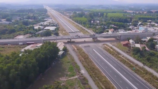 60 Giây ngày 17/3/2026 | Bác sĩ ép tim hồi sinh sự sống cho nam thanh niên sau tai nạn - Ảnh 3.