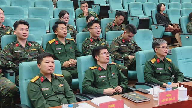 Khai mạc khóa huấn luyện phụ nữ, hòa bình và an ninh tại Việt Nam - Ảnh 2.