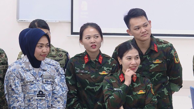 Khai mạc khóa huấn luyện phụ nữ, hòa bình và an ninh tại Việt Nam - Ảnh 4.