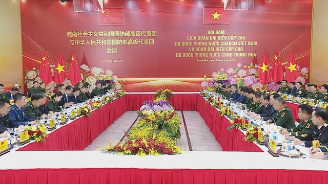 Bộ trưởng Bộ Quốc phòng Việt Nam hội đàm với Bộ trưởng Bộ Quốc phòng Trung Quốc - Ảnh 1.